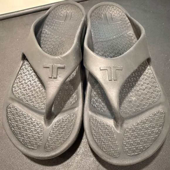 Black Telic Energy Sandals Unisex Activewear Beach Pool Resort Minimalist Relax - Picture 1 of 10